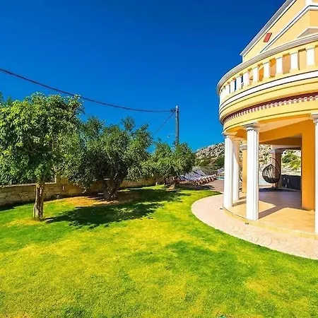 Grand Olympia,luxury, Spacious Indoor&outdoor Area * Kíssamos